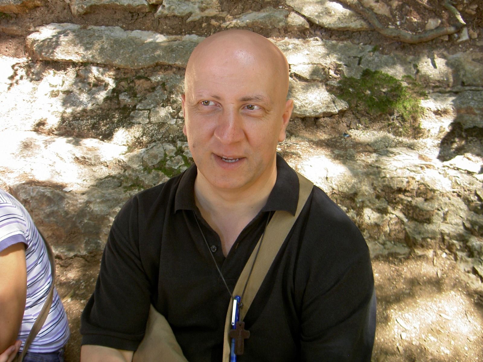 Don Giuseppe Diperna: pastore instancabile che incarna la bellezza del Vangelo. A Irsina accoglie una trentina di migranti nei locali di Sant’Agostino